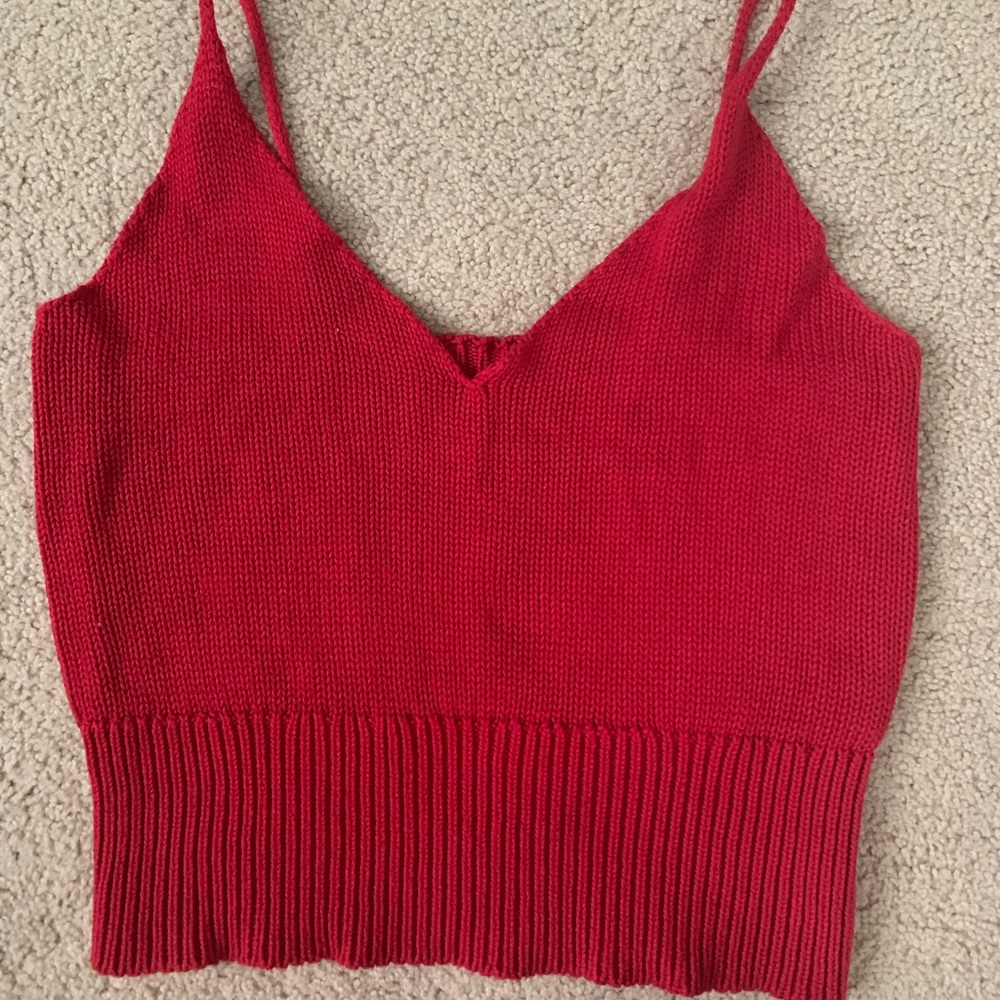 red v neck crop top